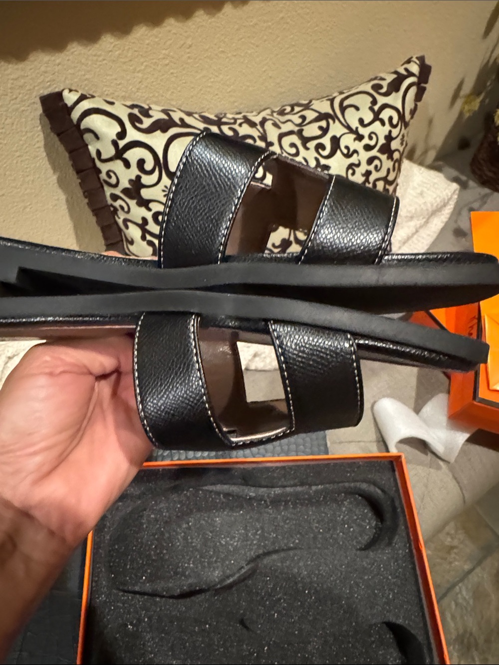 H Black Slide Sandals - Stylish Casual Slip-On - Picture 10 of 13